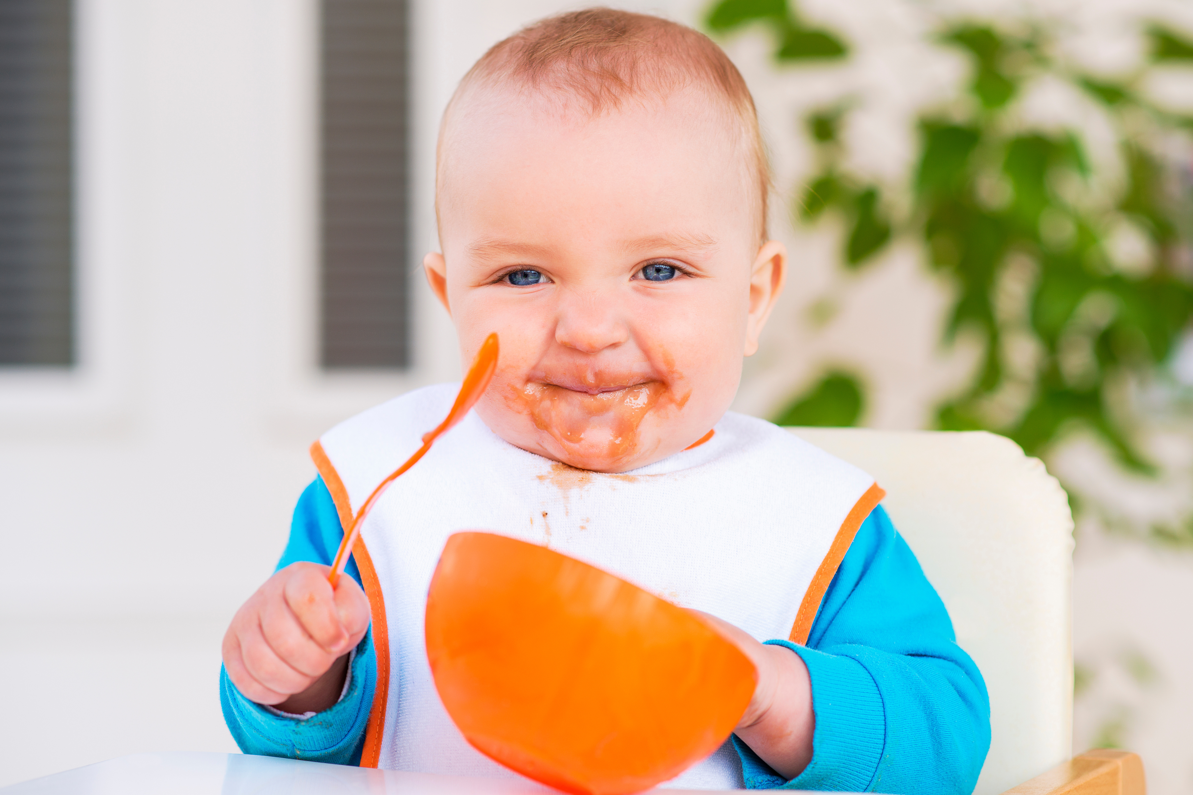 Como saber se o seu bebê está pronto para comer sólidos?